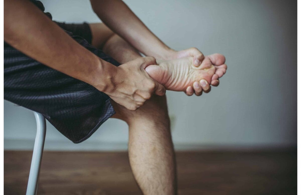 Diyabetli Sporcuları Bekleyen Riskler Nelerdir? 1 diyabet rahatsızlığı olan ve ayağını tutan bir sporcular