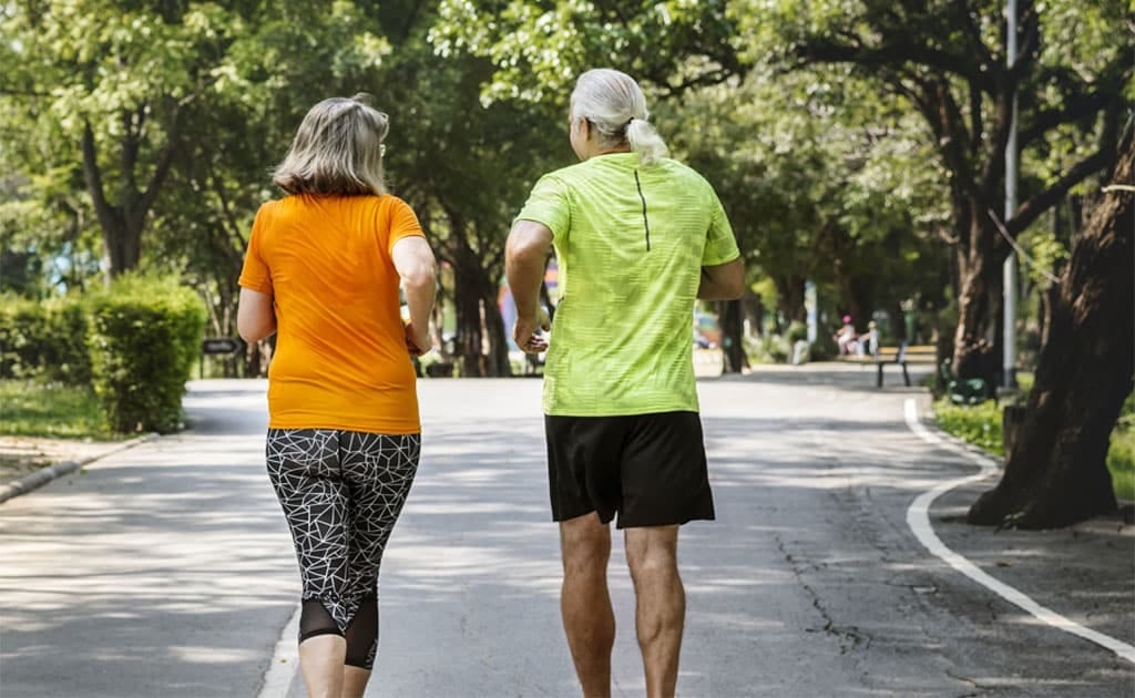 Ayak ve Ayak Bileği Artritine Karşı Yürüyüş yapan Yaşlılar