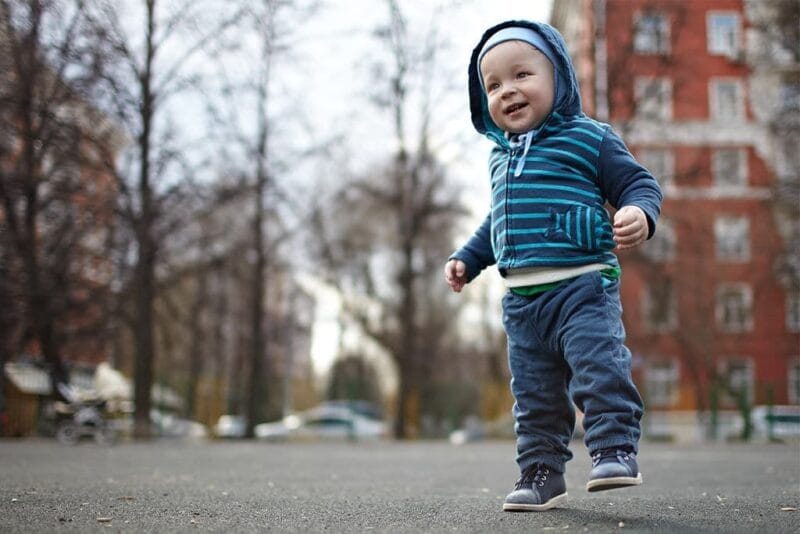 okula başlayan çocuklarda ayakkabı