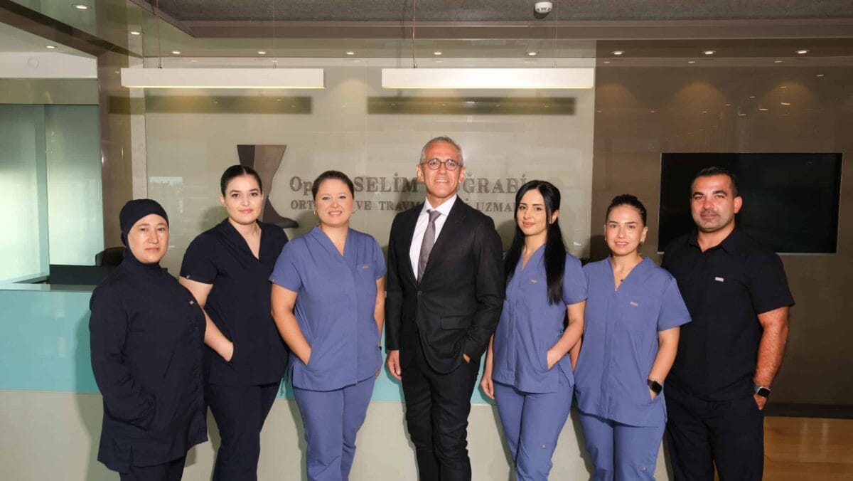Ayak ve Ayak Bileği Cerrahisi Uzmanı Op. Dr. Selim Muğrabi ve Ekibi