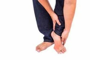 ayağında Bunionette problemi yaşayan bir kişi